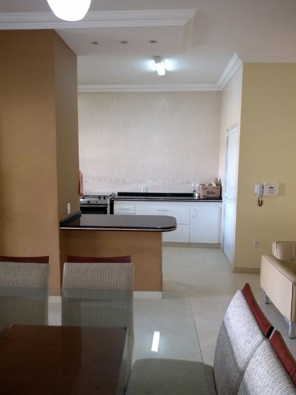 Casa à venda com 3 quartos, 179m² - Foto 1