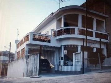 Sobrado à venda com 4 quartos, 177m² - Foto 1