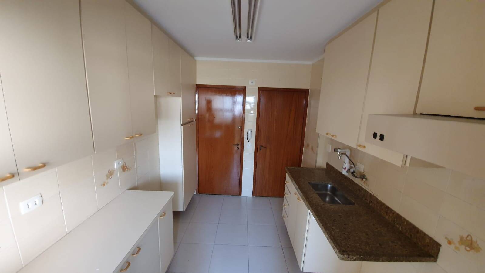 Apartamento para alugar com 3 quartos, 105m² - Foto 18