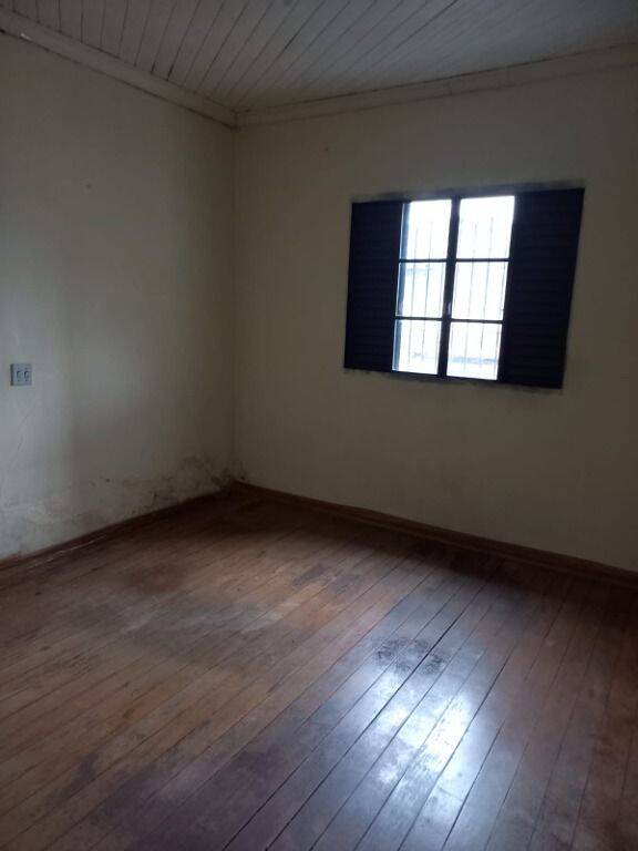 Casa à venda com 2 quartos, 100m² - Foto 2