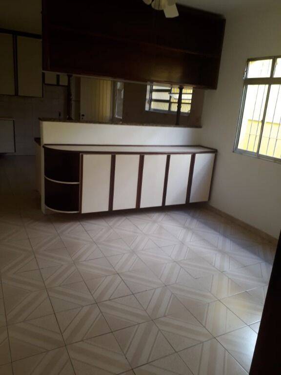 Casa à venda e aluguel com 3 quartos, 160m² - Foto 9