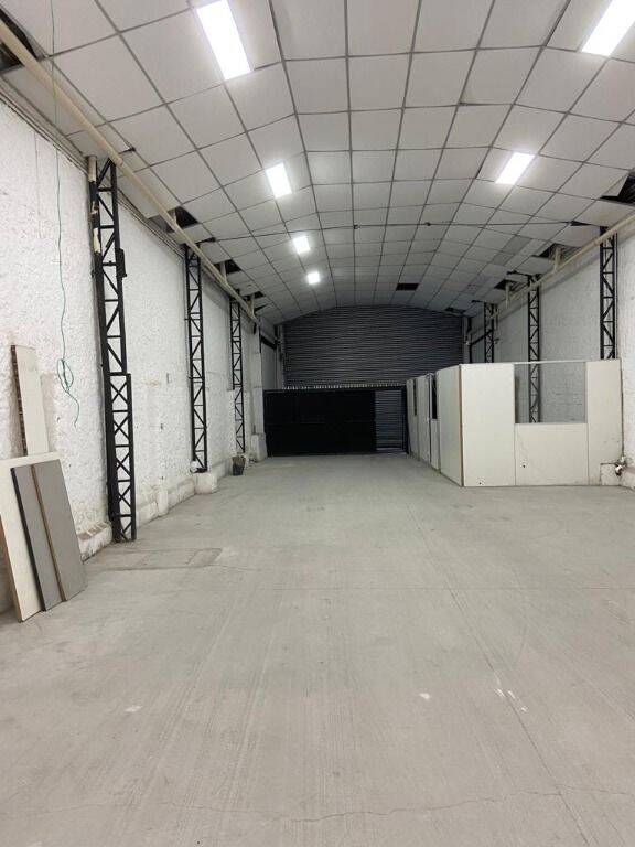 Depósito-Galpão-Armazém para alugar, 400m² - Foto 1