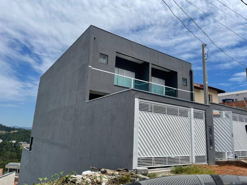 Casa à venda e aluguel com 3 quartos, 225m² - Foto 1