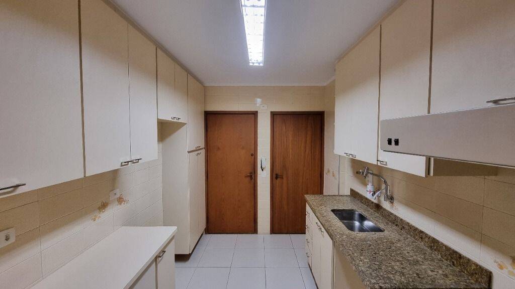 Apartamento para alugar com 3 quartos, 105m² - Foto 12