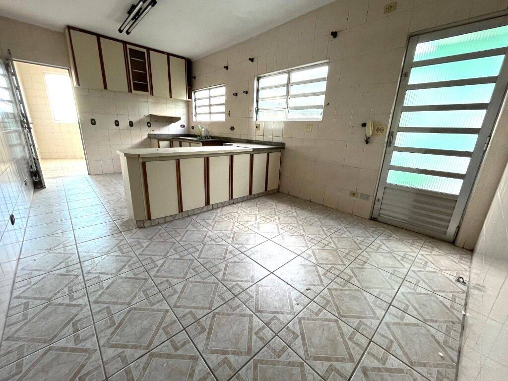 Sobrado à venda com 5 quartos, 370m² - Foto 1