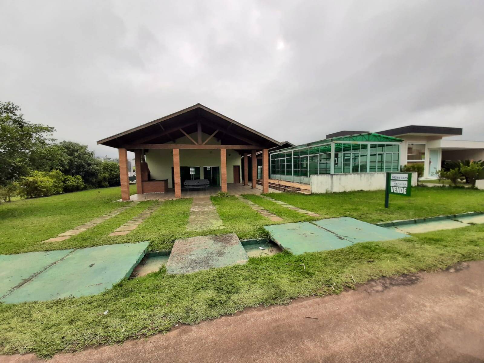 Casa à venda com 4 quartos, 950m² - Foto 2