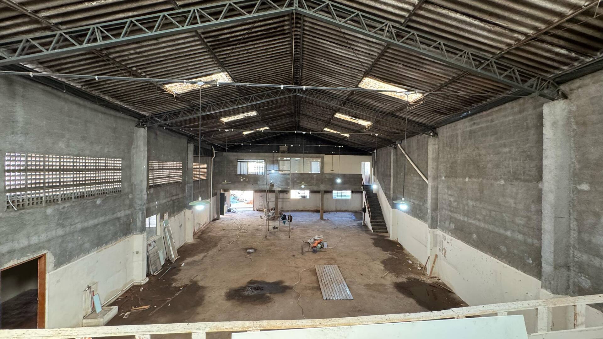 Sala-Conjunto, 1000 m² - Foto 1