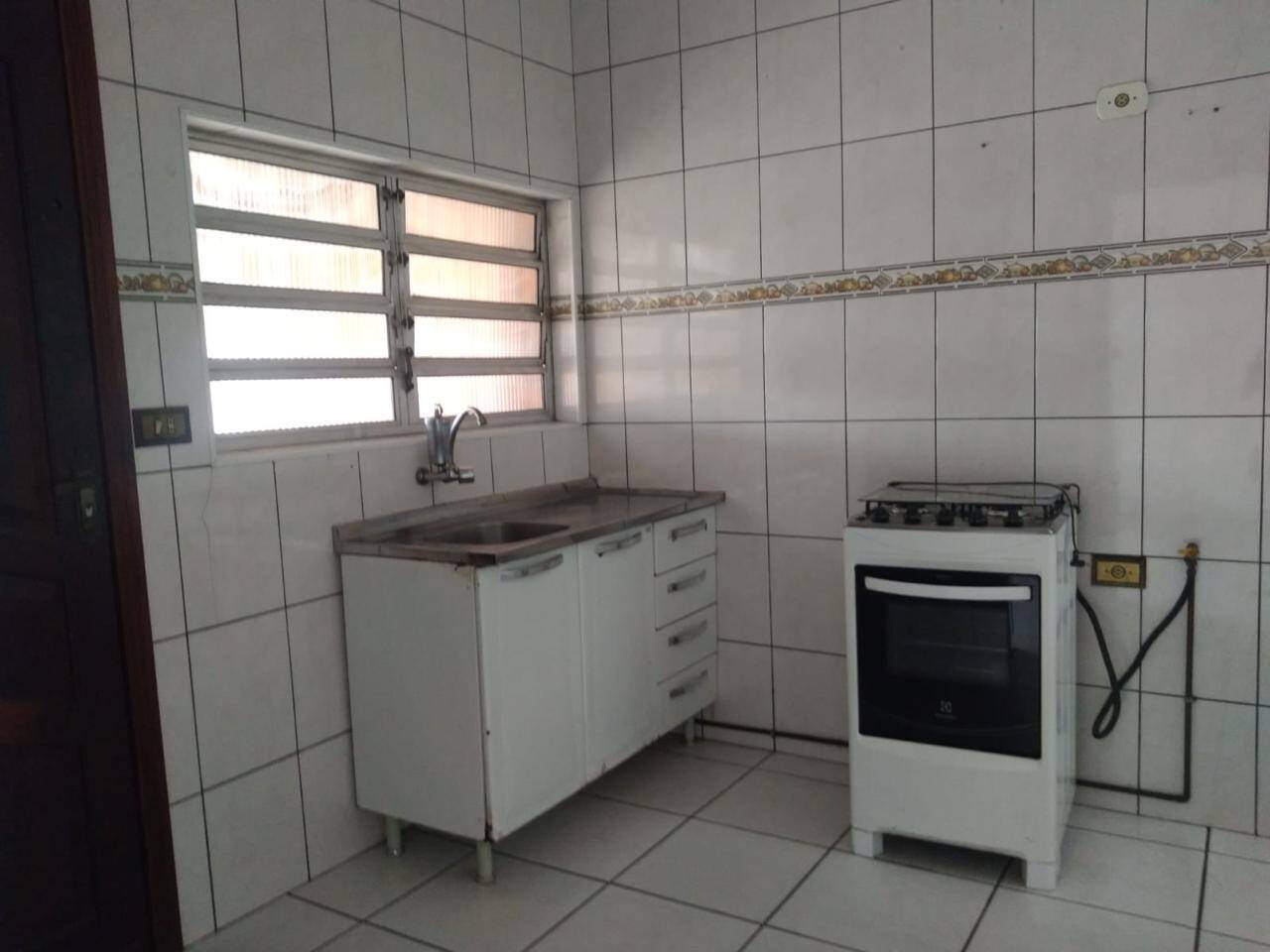 Casa para alugar com 2 quartos, 70m² - Foto 11