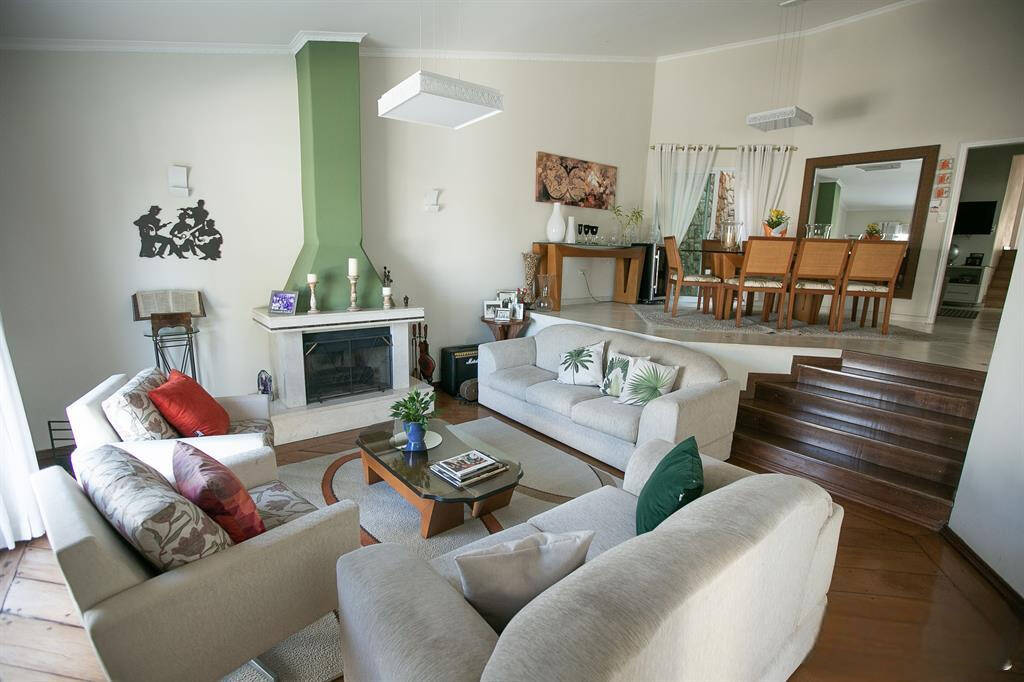 Casa à venda com 4 quartos, 350m² - Foto 1