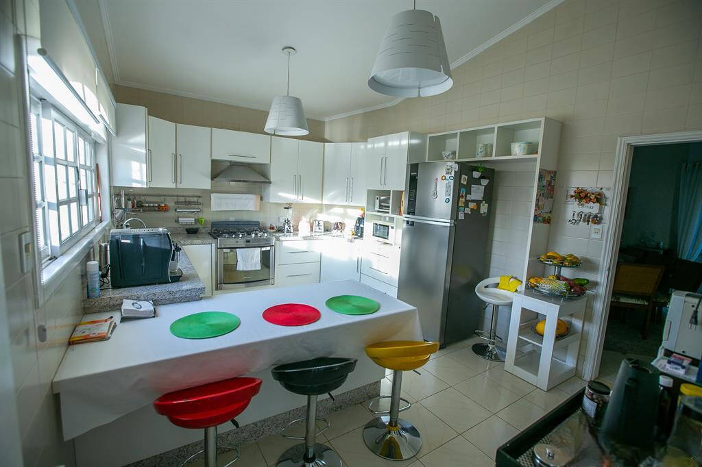 Casa à venda com 4 quartos, 350m² - Foto 2