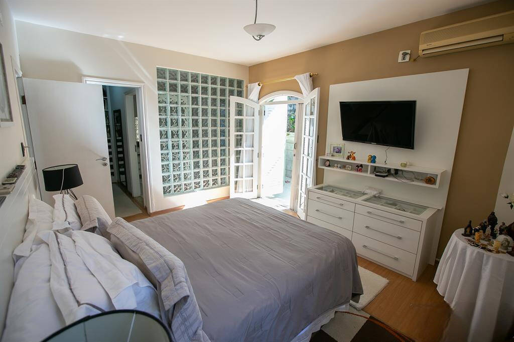 Casa à venda com 4 quartos, 350m² - Foto 9