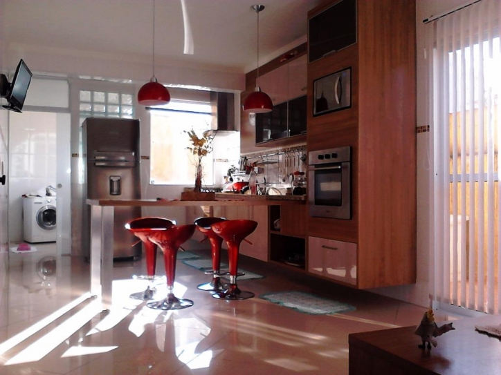Sobrado à venda com 3 quartos, 206m² - Foto 1